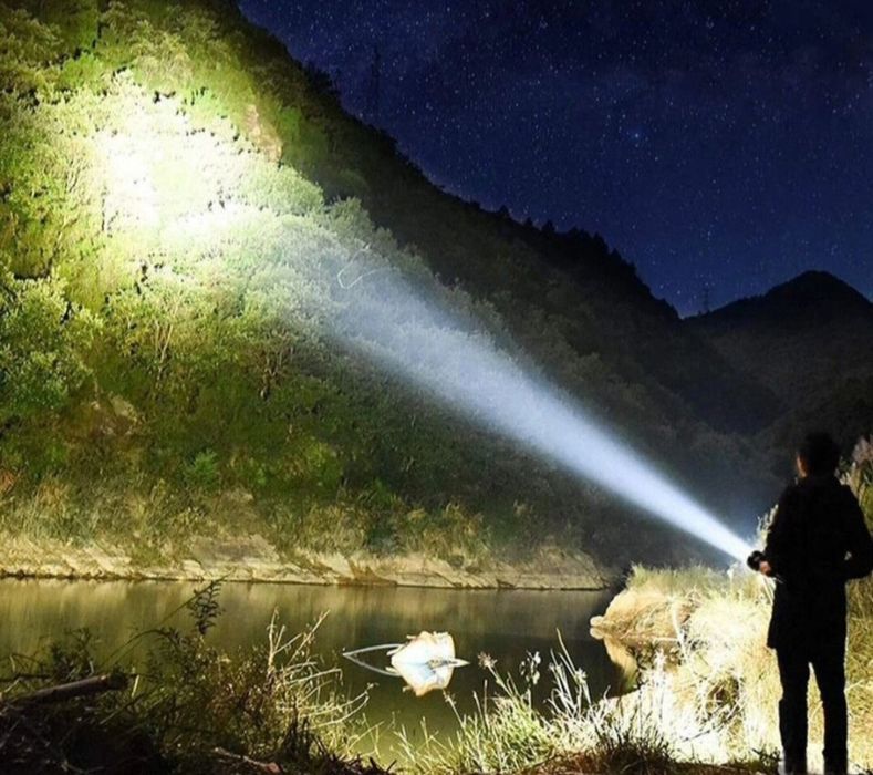 Мощный фонарь - прожектор