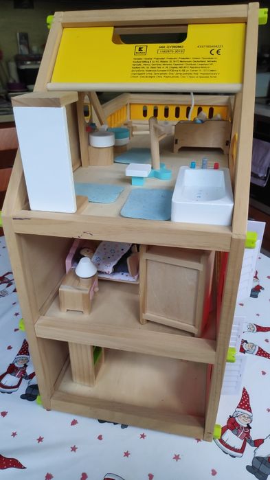 Детска дървена къща за игра