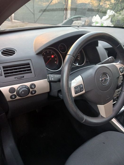 Opel astra H GTC  1.6 benzină