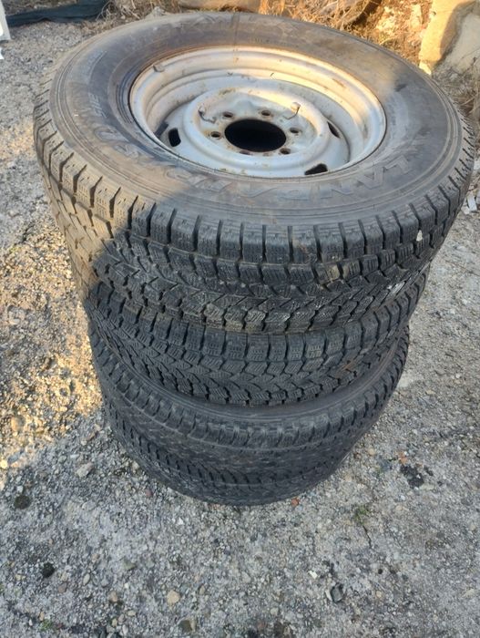 Гуми с джанти 15 " 6x139,7 с гуми 215/70