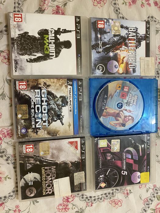 Vand ps3 slim cu 2 manete