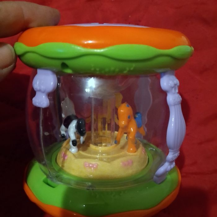 Carusel cu lumini și muzici