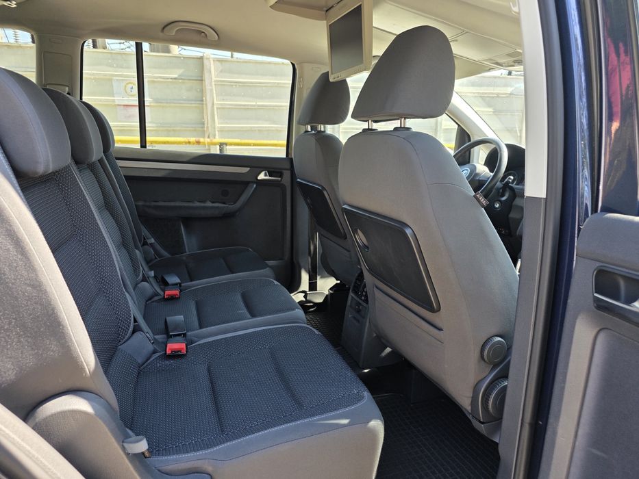 Volkswagen Touran/DSG/DIESEL/DVD/EURO 5/Navi