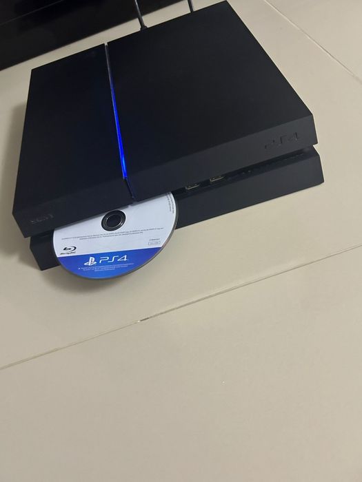 PS4  plus trei jocuri