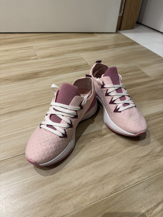 Чисто нови сникърси Guess