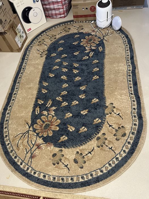 два овальных ковра и палас