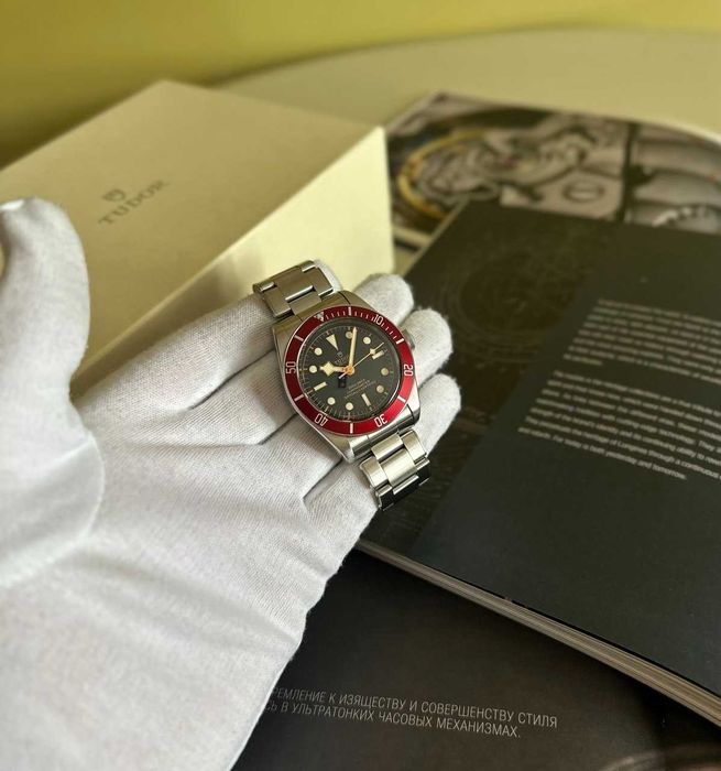 Часы Tudor Black Bay Burgundy Red Bezel, 41 mm