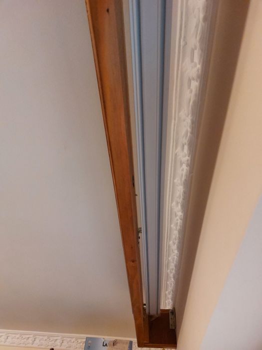 Vand galerie din lemn cu sina