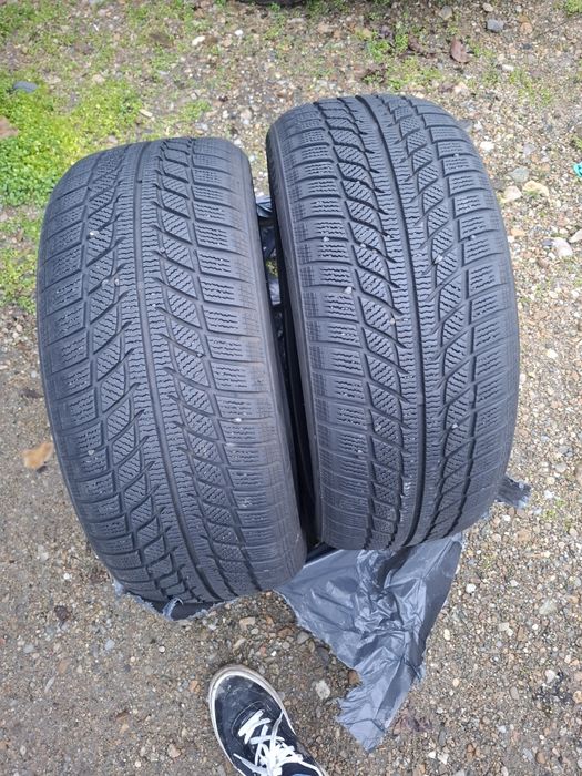 Vand 2 anvelope 205 50 17 bune de iarna