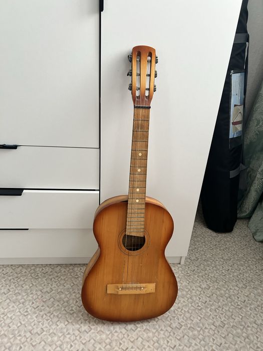 Гитара б/у 10 тыс