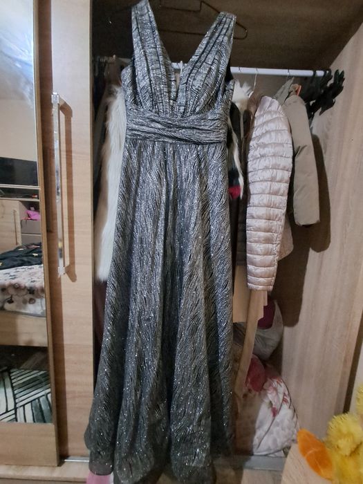 Rochiță lungă purtată o singura data