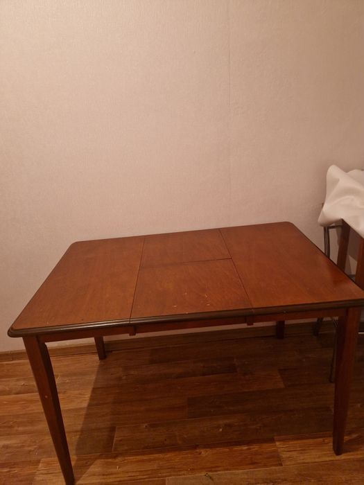 Продается стол(малайзия)