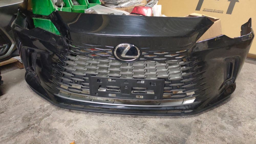 Бампер в сборе на Lexus RX 23-25 оригинал
