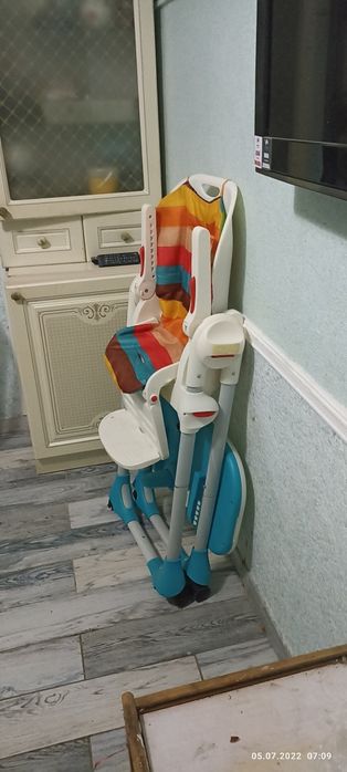 продам,столик для кормления