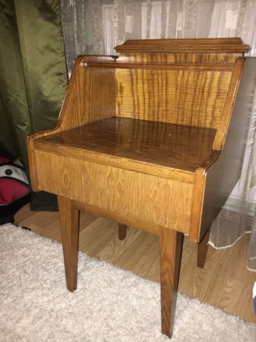 Masuta de scris noptiera vintage lucrat manual veche