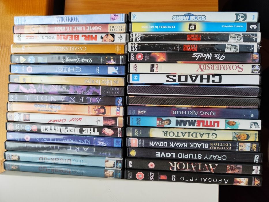 150 DVD-uri cu filme artistice si documentare