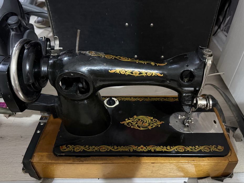 Продам швейную машину