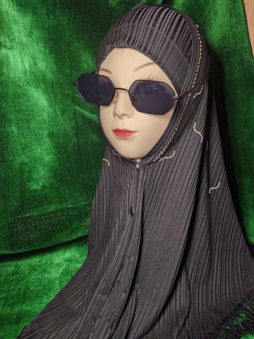 Трусики киген қыздың ықшам суреті