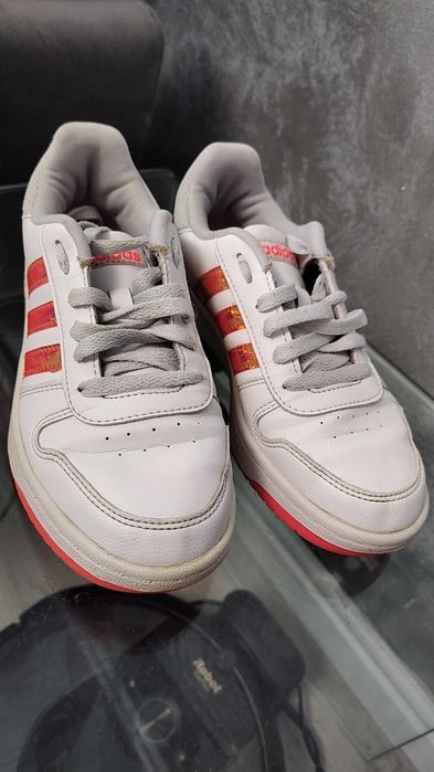 Vând pantofi adidas