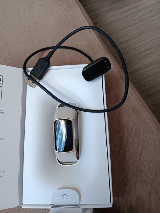 Фитнес гривна Fitbit Charge 5