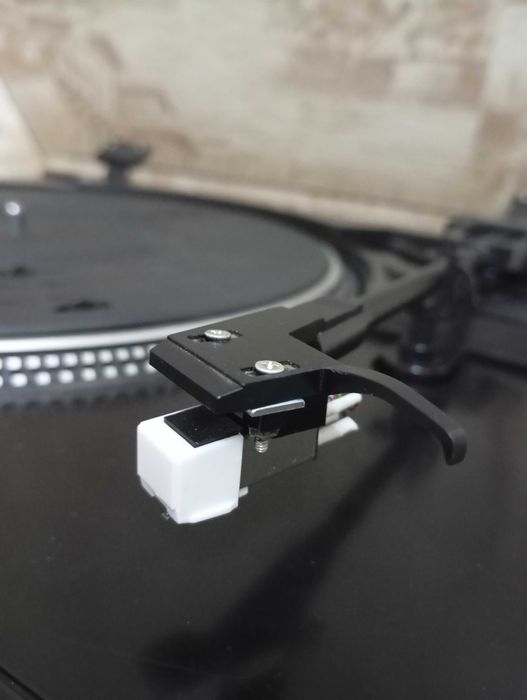 Продам проигрыватель винил дисков GARRARD.