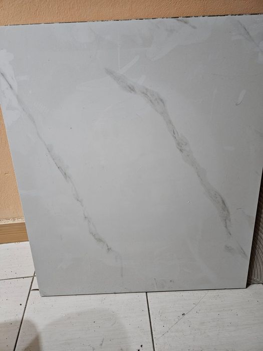 Продам керамогранитную плитку