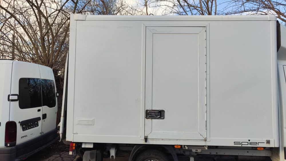 Продава се фургон с борд от mercedes sprinter размер 3.60 на 2.10