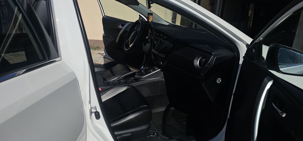 Toyota auris 1.8 Hybrid 136 CP