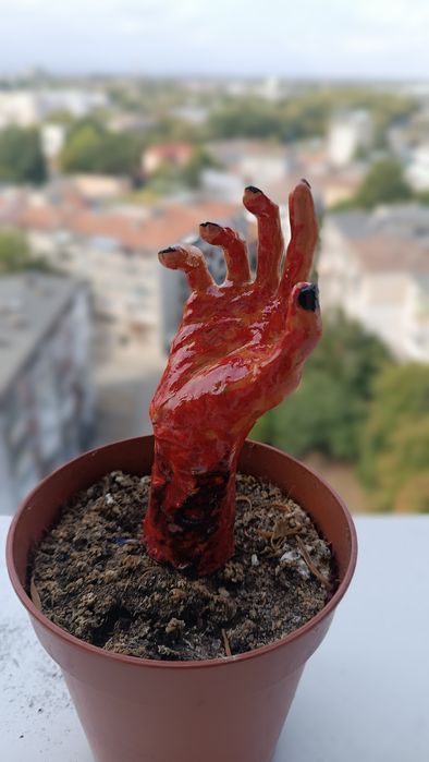 Хелоуин зомби ръка