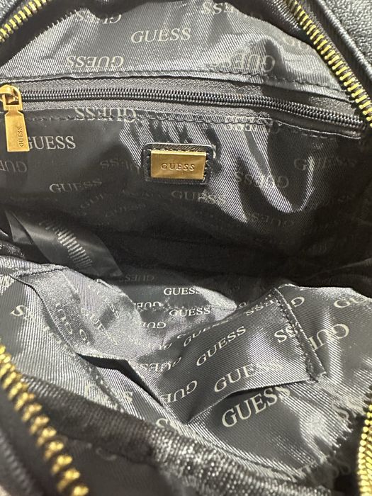 Чанта на Guess.