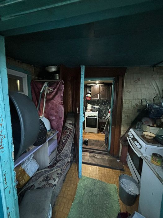 Два дома на одной ограде