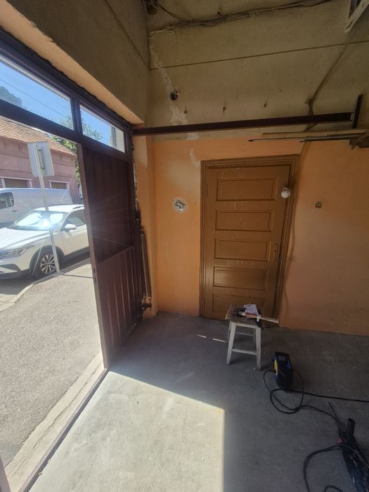 Vând poarta de fier