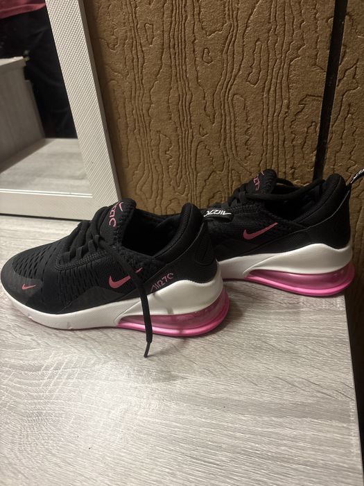 Продавам носени маратонки. Обувани само веднъж.