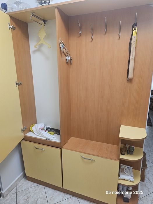 Cuier hol cu rafturi pentru rafturi incaltaminte