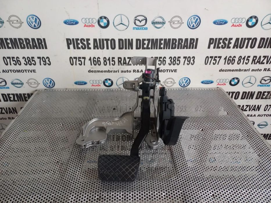 Pod Pedalier Pedala Frana Acceleratie Audi A8 4H D4 An 2010-2011-2012-2013-2014-2015-2016-2017 Volan Stanga Dezmembrez Audi A8 4H D4 3.0 Tdi Quattro M