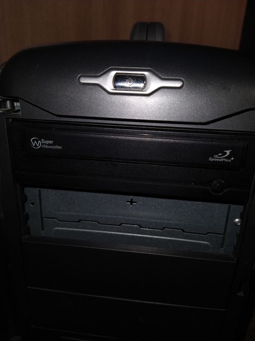 Carcasa PC cu DVD writer