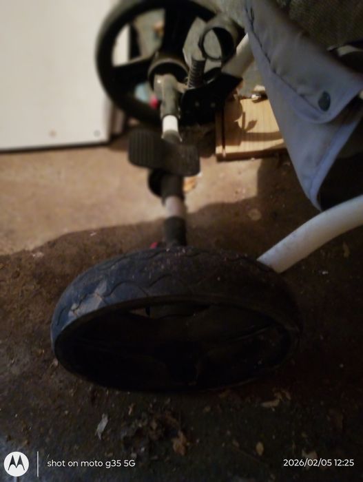 Продавам количка lorelli