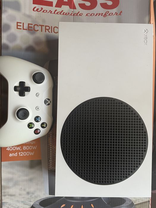 Xbox series s ,joystick si cablu de alimentare incluse, 700 lei