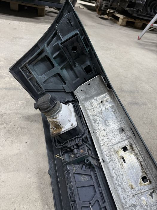 Передний бампер на бмв Е34 оригинал