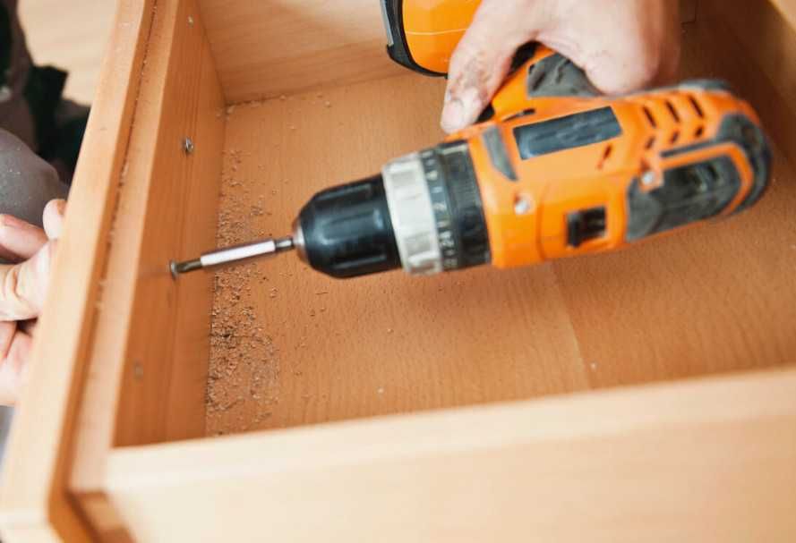 Мебелларни қисмларга ажратиш ва йиғиш — Сифатли ва тез!