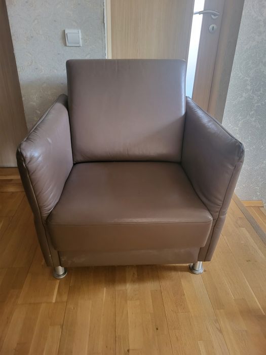 Fotoliu maro,piele,aproape nou