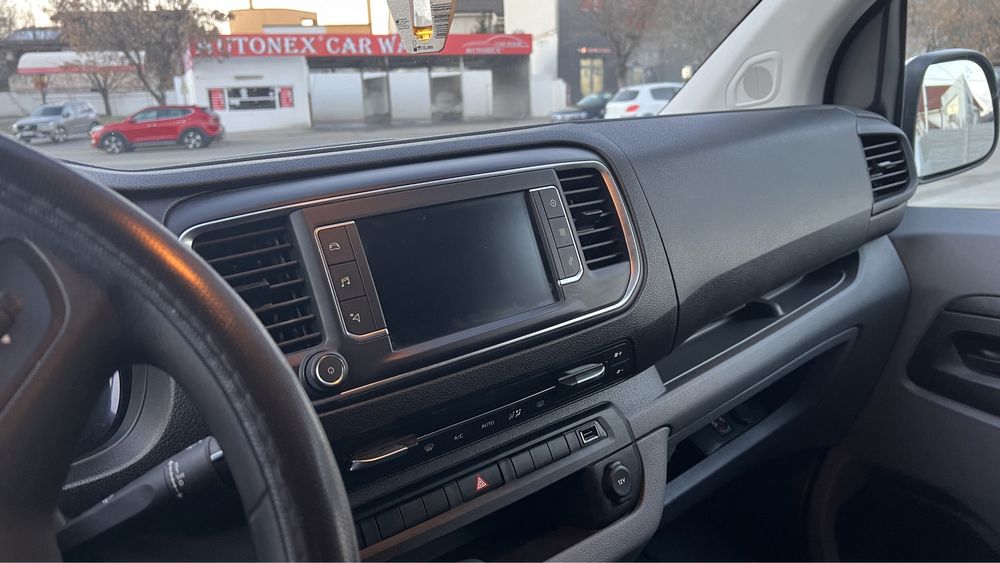 Inchiriere auto microbuz  8+1