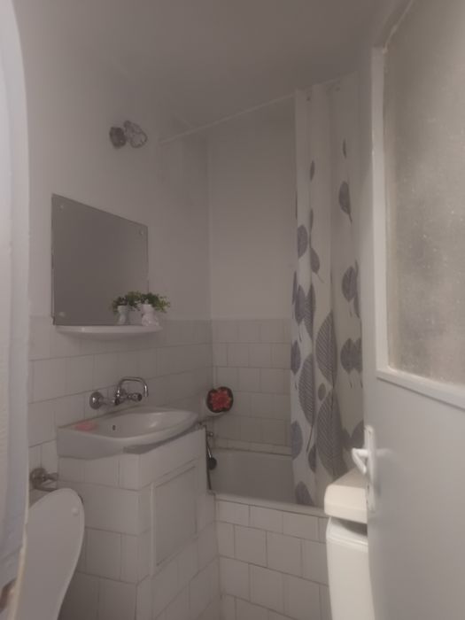 Închiriez garsonieră