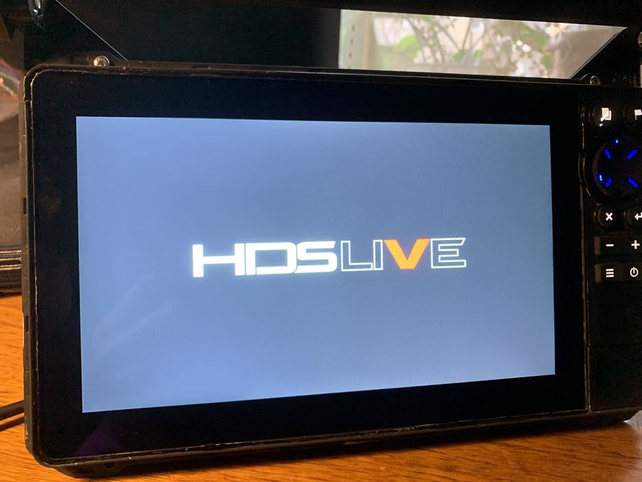 Эхолот-картплотер Lowrance HDS Live 9