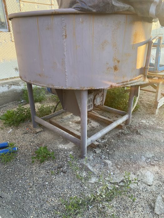 Бетоносмеситель для сухих смесей.