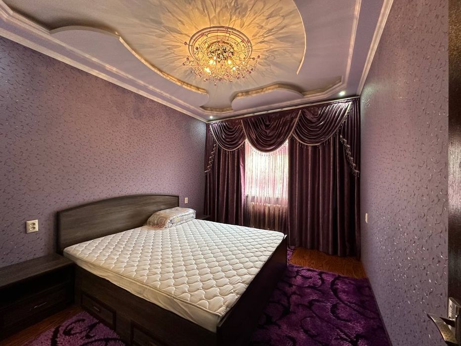 Продается кровать ( размер 2*1.80 )с ортопедическим матрасом и 2 тумб