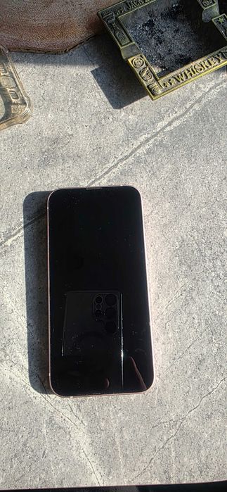 Телефон IPhone 13