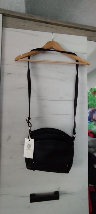 Geanta noua cu diverse compartimente