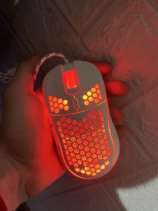 Mouse gaming nou RGB