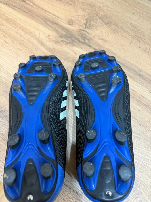Продам бутсы футбольные